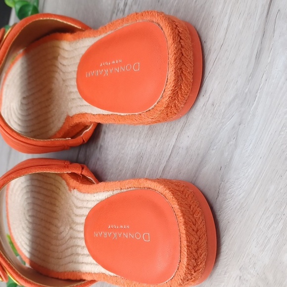 Donna Karan Taci Flat Slide NIB - Picture 5 of 9